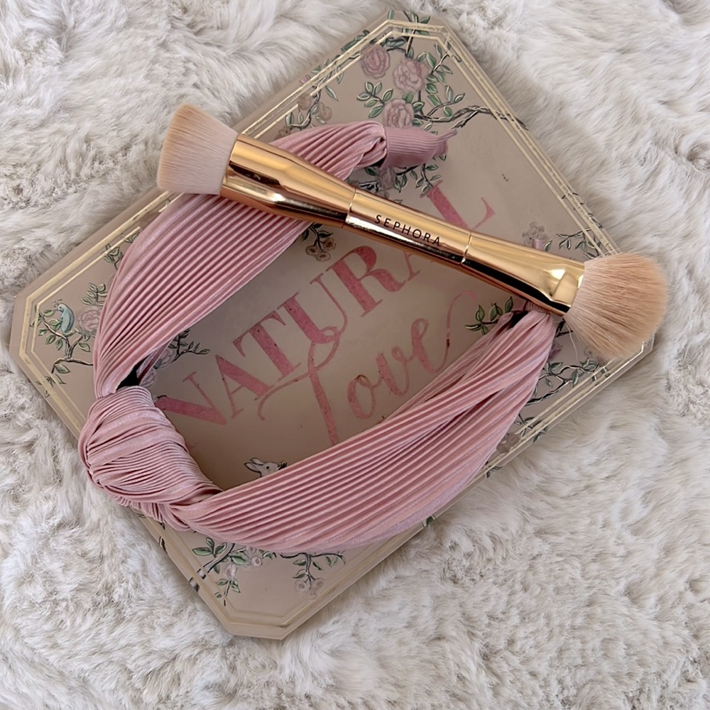 Pink Silky Headband, Eyeshadow Pallet & Contour Brush - Beauty Gift Set